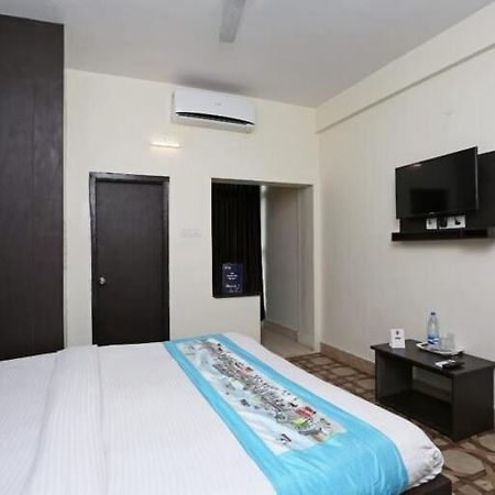 Hotel Stellar Бхубанешвар Екстериор снимка